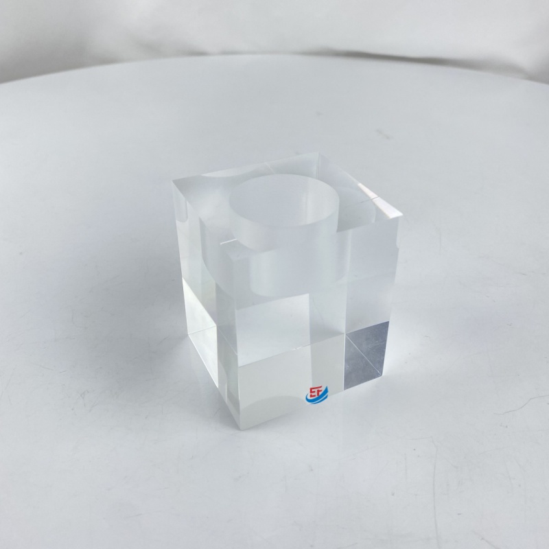 Elegant Crystal Acrylic Candle Holder with High Polished Edges